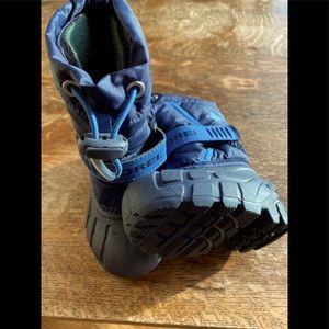 Sorel snow boots size little boy 5